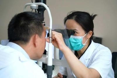 走进祥盛街8号 探访微米世界的'光明守护者' 验光配镜